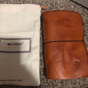 Old trend wallet. Smoke free pet friendly home